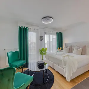 Cinema Moon Luxury - Gare 3min - Proche Paris Appartement